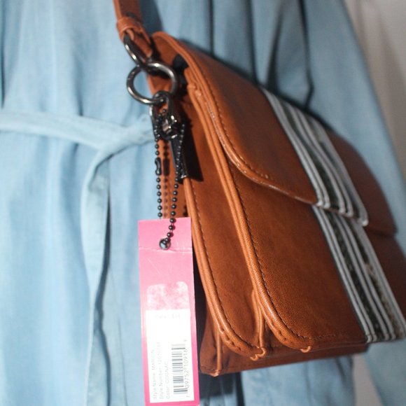 Circus Sam Eldelman Crossbody Bag - Picture 4 of 10